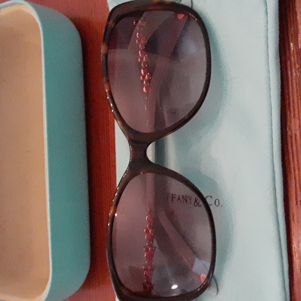 EUC! TIFFANY & CO. SUNNIES 😎 TF4103